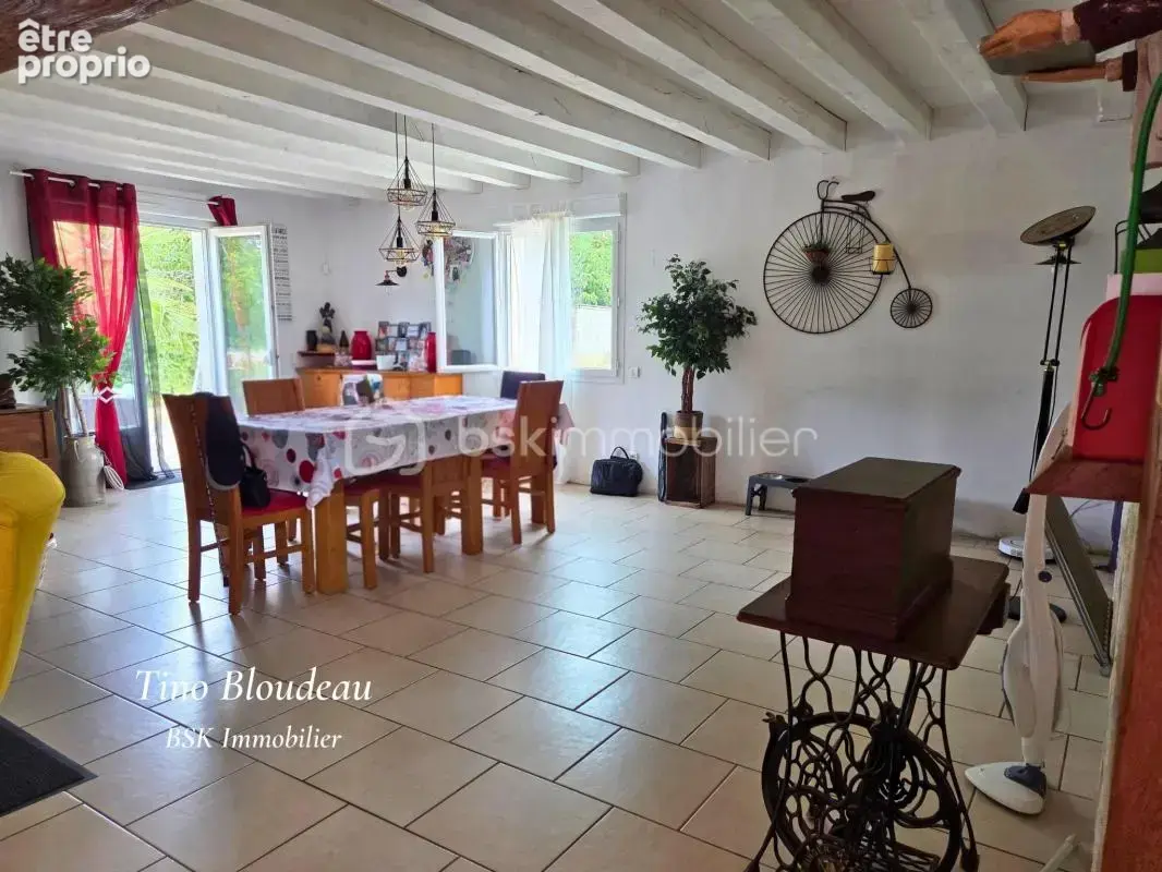 Maison de 2012 avec vie de plain pied - Vue imprenable sur le château de St Aignan et sans vis à vis - Calme - photo 5