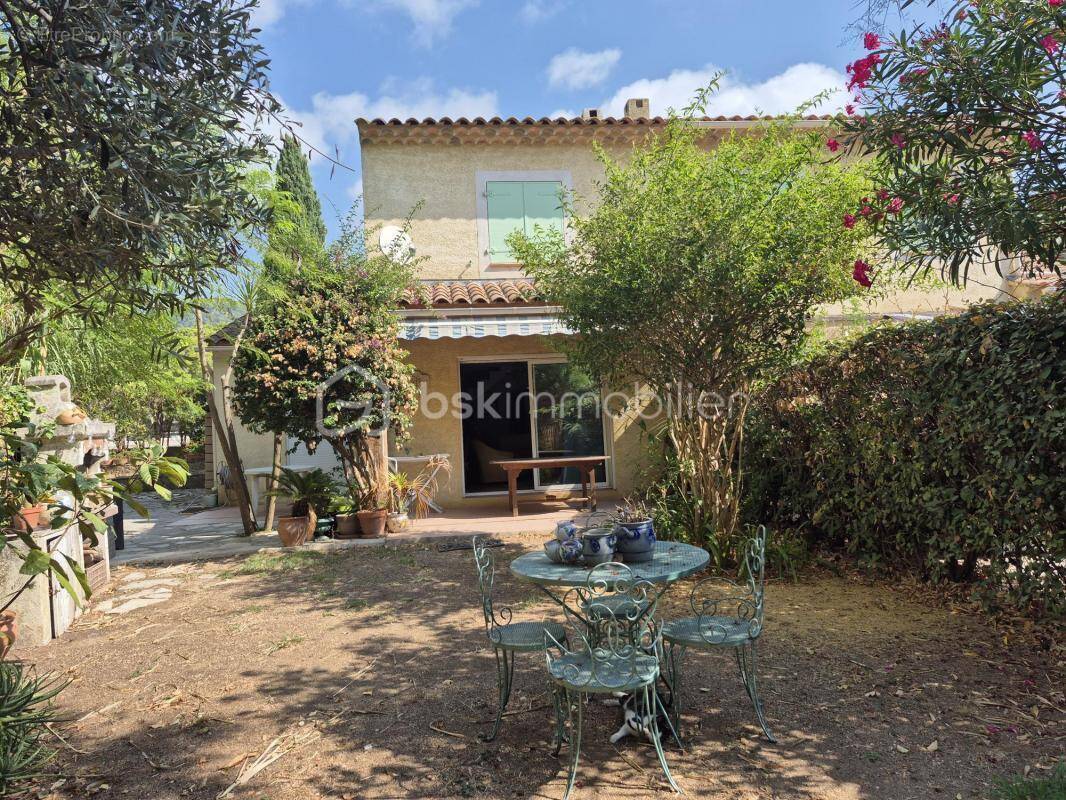 Maison à CARQUEIRANNE