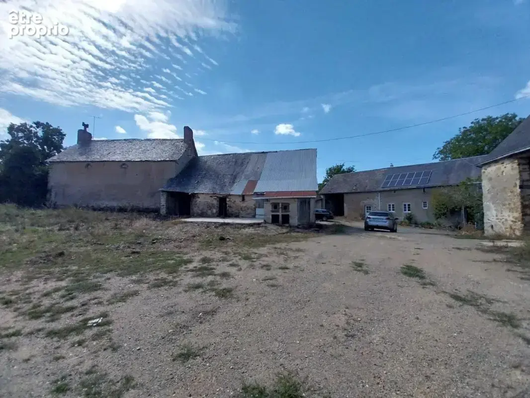 Maison de campagne – Panneaux photovoltaïques, nombreuses dépendances & Terrain - photo 2
