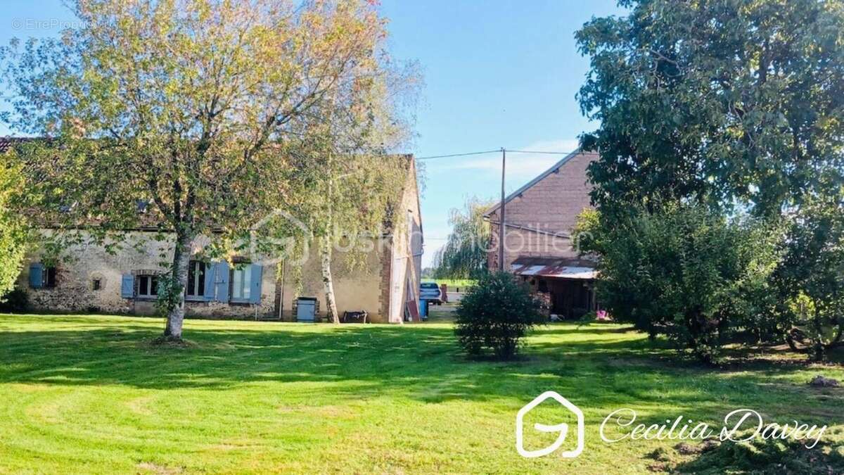 Maison à VILLENEUVE-SUR-YONNE