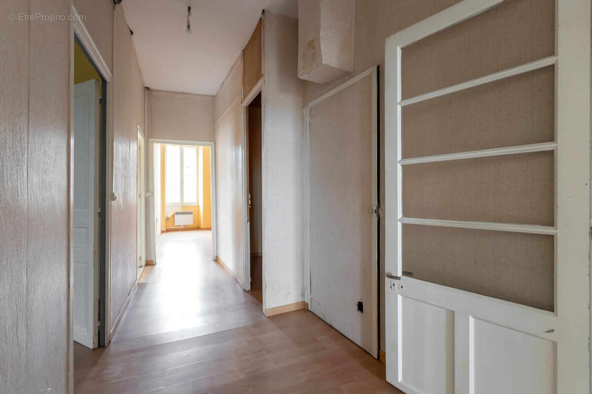 Commercial premises with accommodation - photo 9