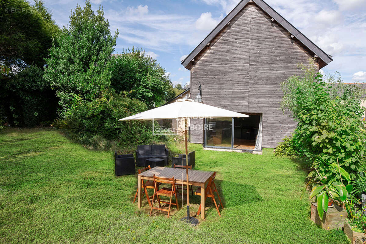 Maison à LA CHAPELLE-DES-FOUGERETZ