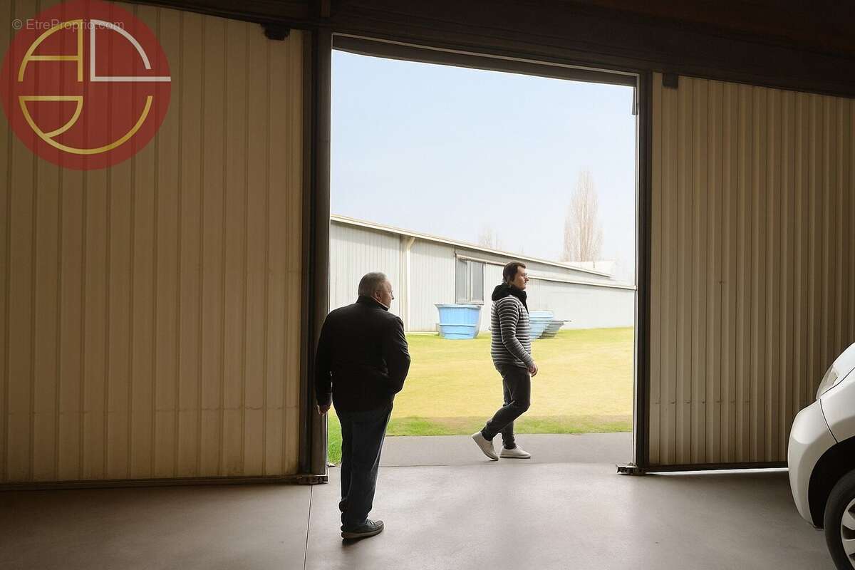 Commerce à PINS-JUSTARET