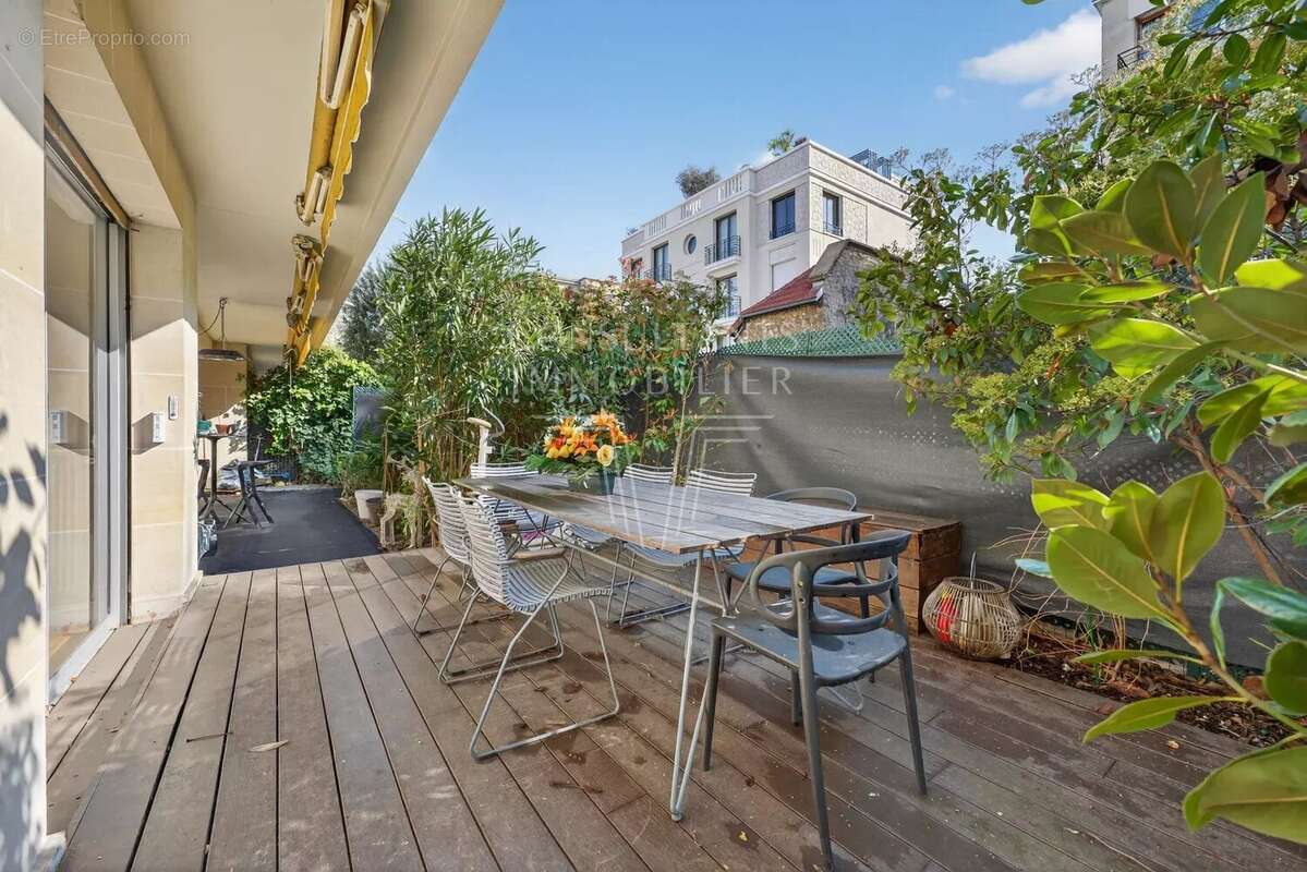 Appartement à NEUILLY-SUR-SEINE