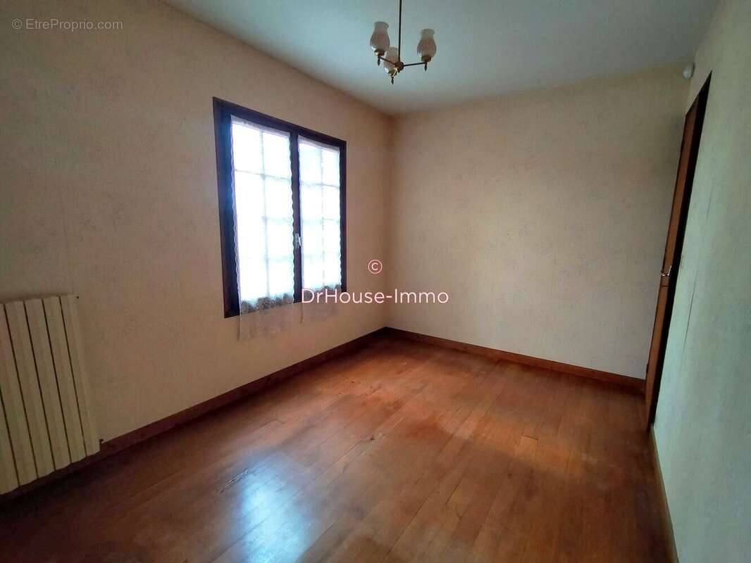 Maison à COURS-DE-PILE