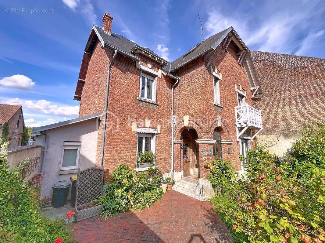 Maison à LA FERE