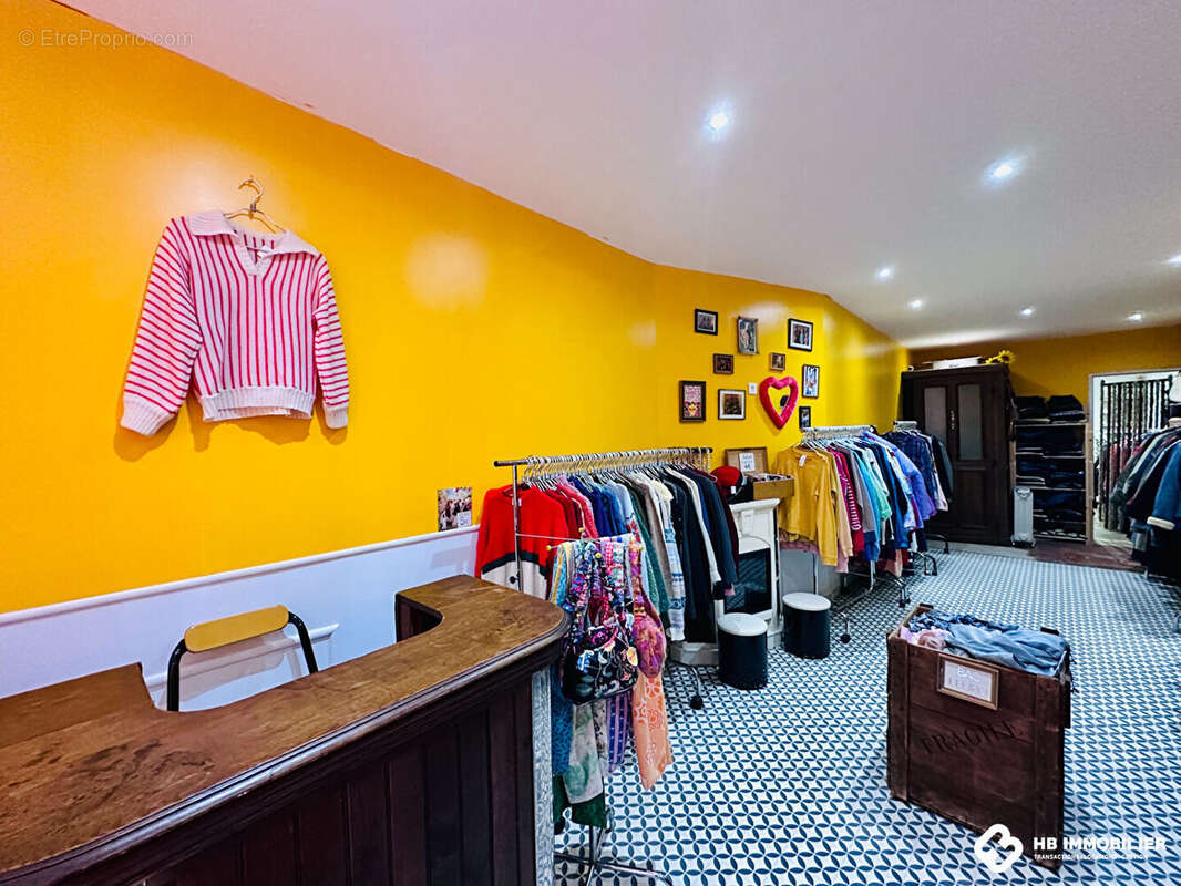 Commerce à LE COTEAU