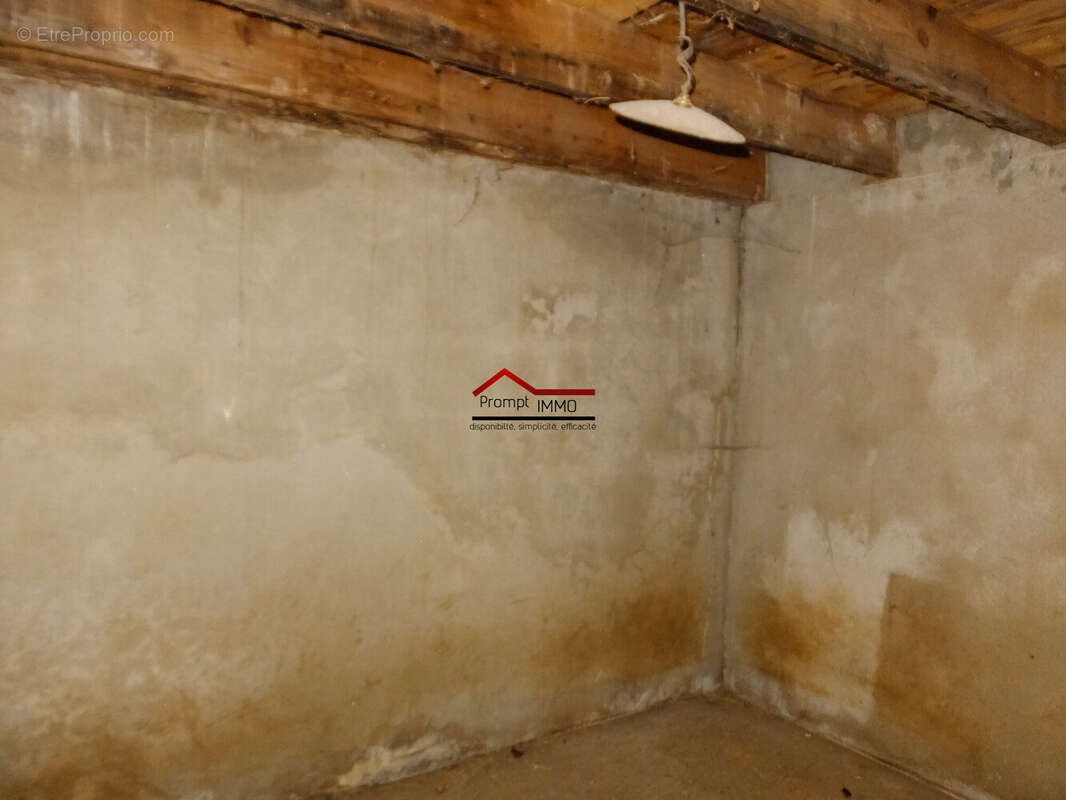 Maison à AINAY-LE-CHATEAU