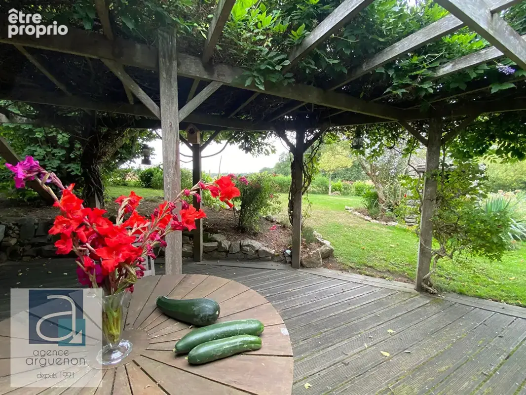 PLÉLAN-LE-PETIT : Élégante maison individuelle en pierre, sans vis-à-vis, dotée de charmants jardins paysagers ; située dans un  - photo 18
