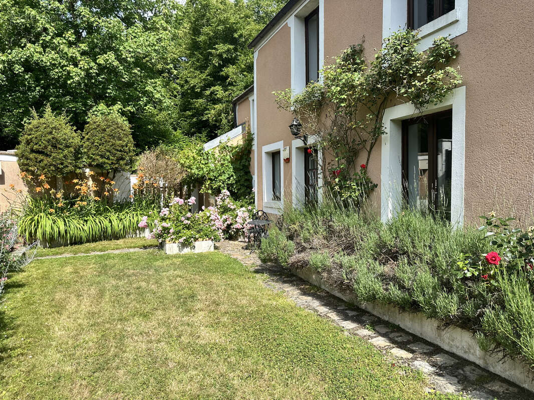 Maison à MILON-LA-CHAPELLE