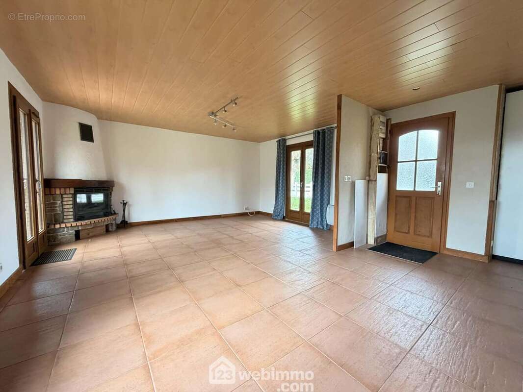 Vous serez séduits par cette pièce de vie de 48 m² comprenant ... - Maison à FRESSANCOURT