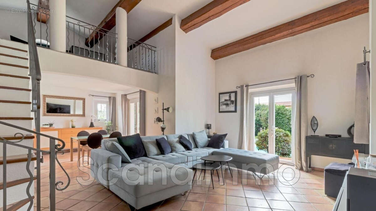 Maison à ROQUEBRUNE-SUR-ARGENS