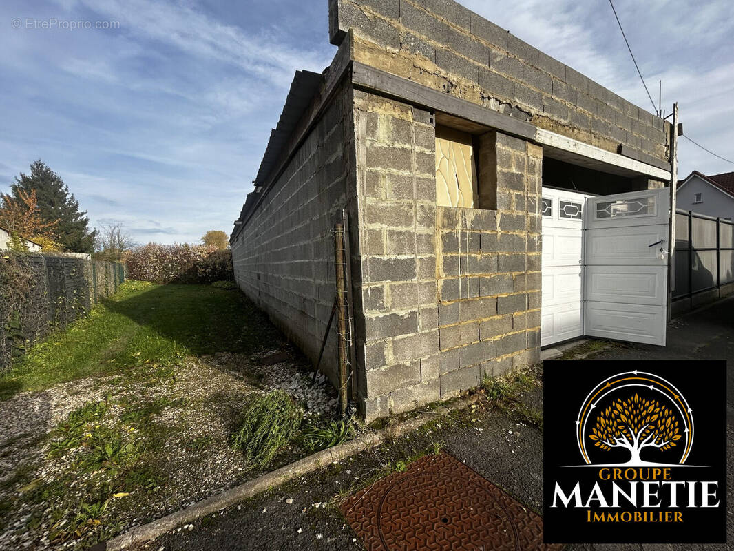 Parking à IZEL-LES-EQUERCHIN