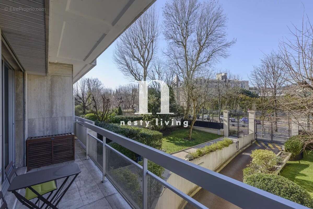Neuilly sur Seine - 3 pièces rénové - terrasse - parking - photo 4