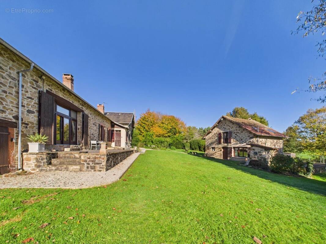 Maison à SAINT-YRIEIX-LA-PERCHE