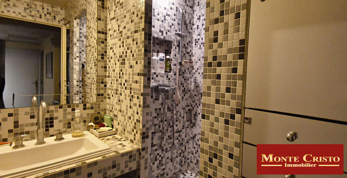 salle d&#039;eau - Maison à VERSAILLES