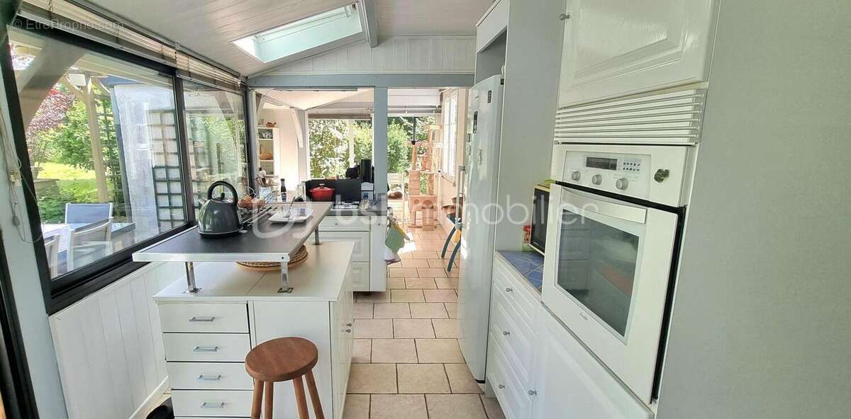 Maison de 164 m² avec piscine - CHEILLE - photo 12