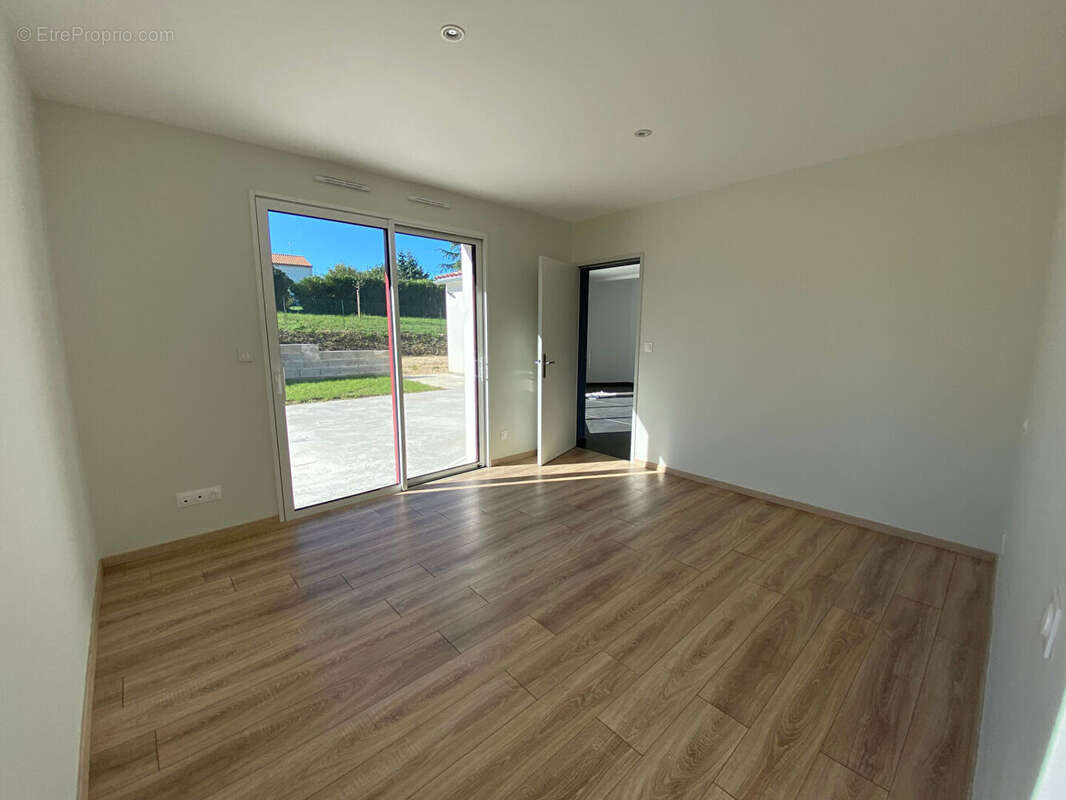 Maison de plain pied-  chauray - 205m2 - photo 9
