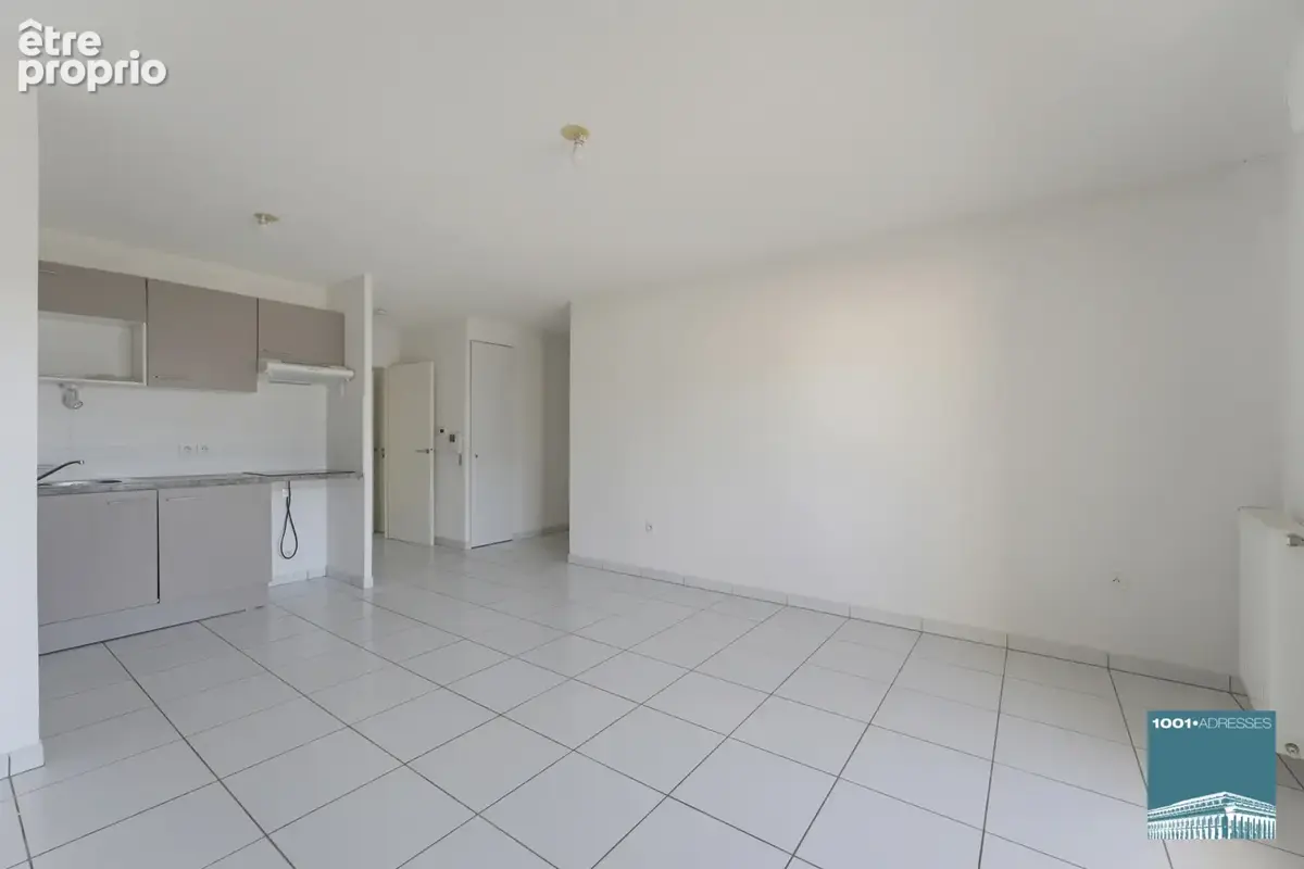  Appartement trois pièces avec terrasse et parking - photo 3