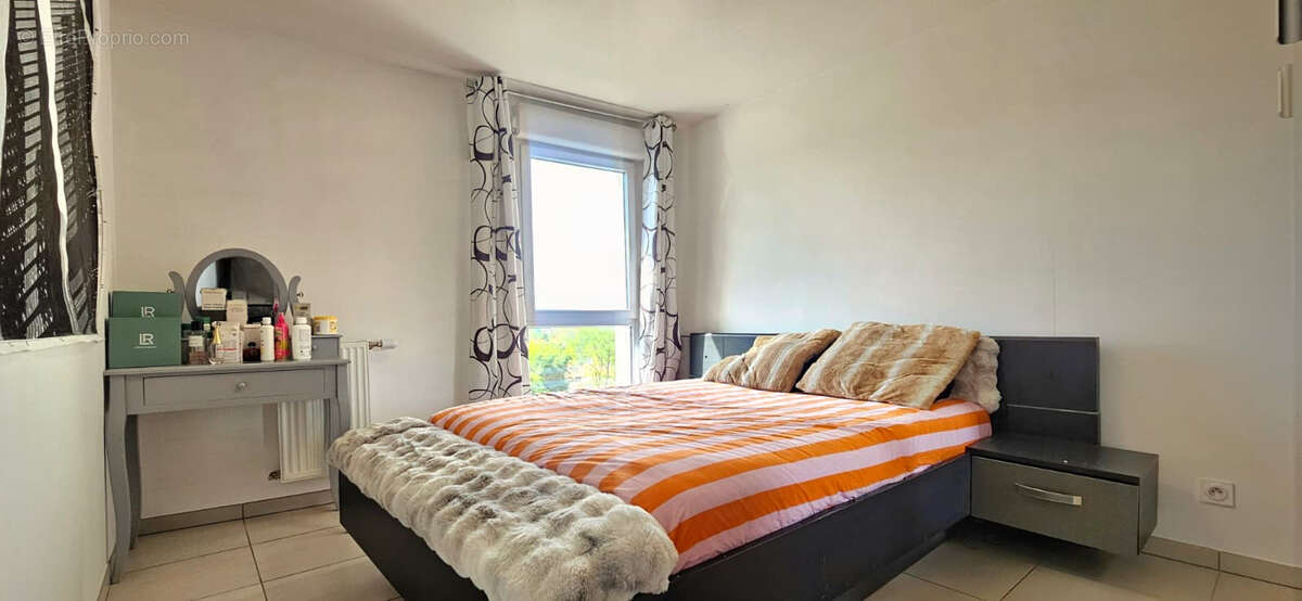 Vénissieux - Immeuble récent - Appartement 4 pièces 81 m² - photo 8