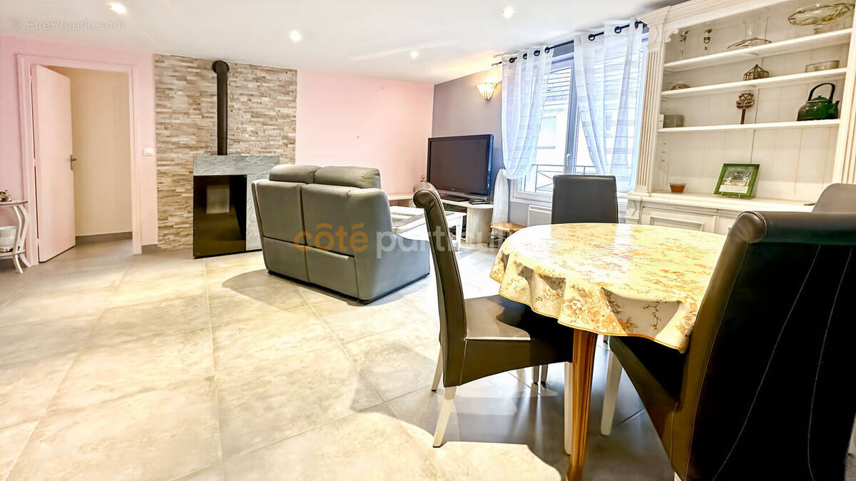 Appartement à BRIE-COMTE-ROBERT