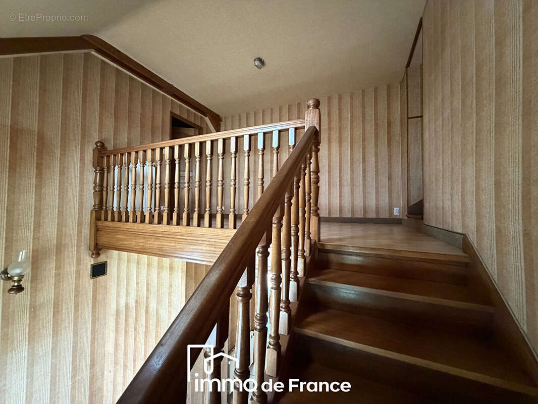 Sainte Radegonde, Grande Maison familiale - Parcelle de 931 m² - photo 11