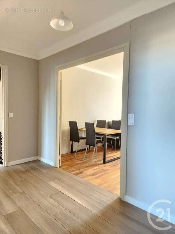 Appartement 64 m² à Villeurbanne  - photo 2