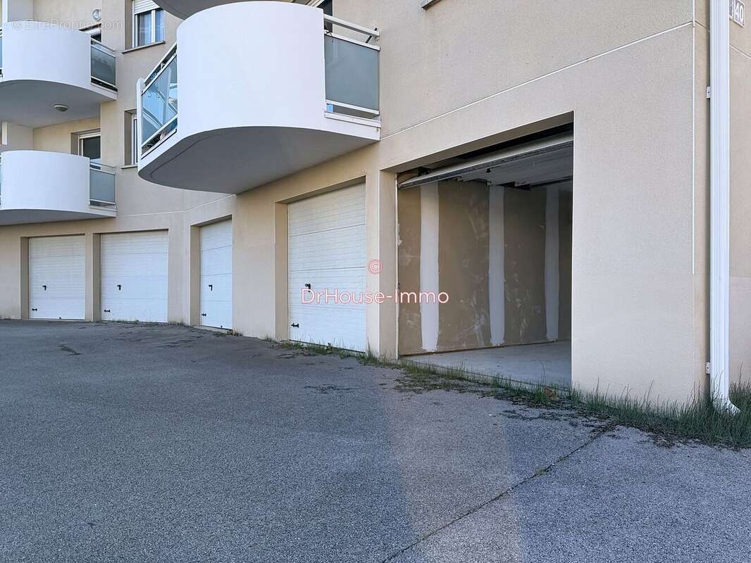 Parking à SAINTE-MARIE