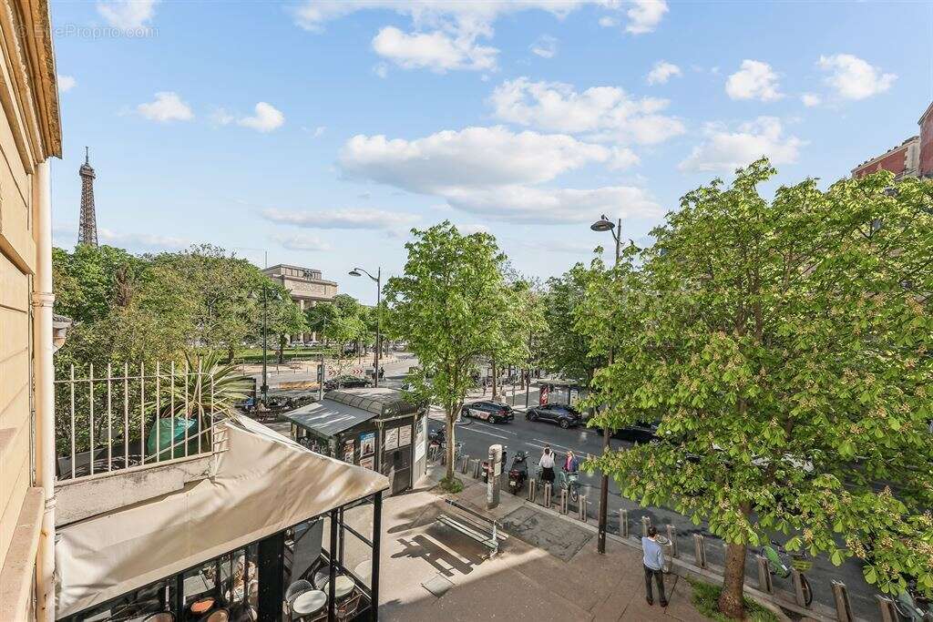 Appartement à PARIS-16E