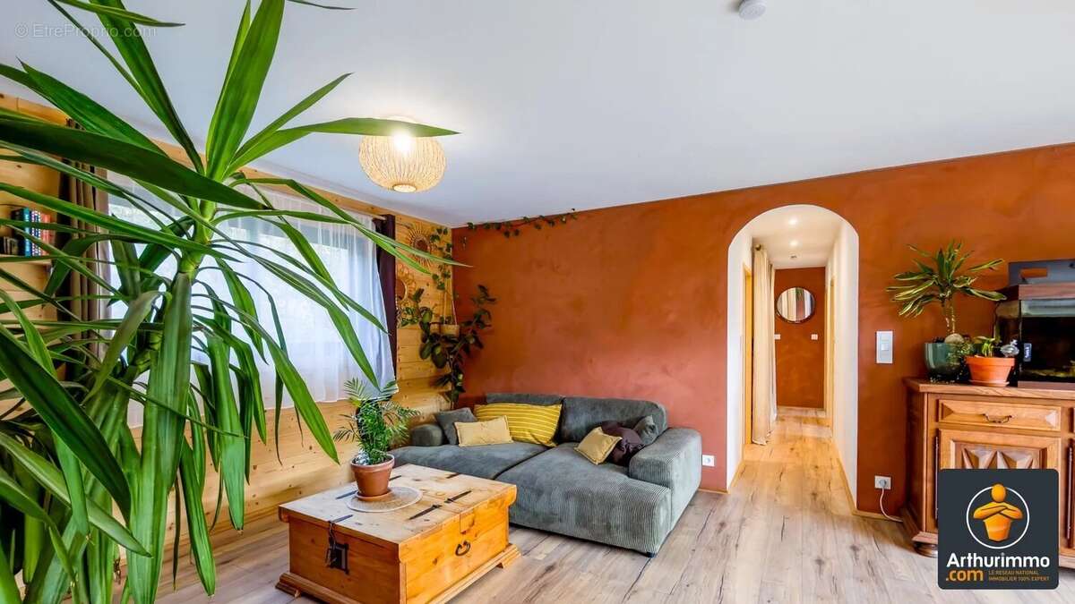 Maison à LE CRESTET