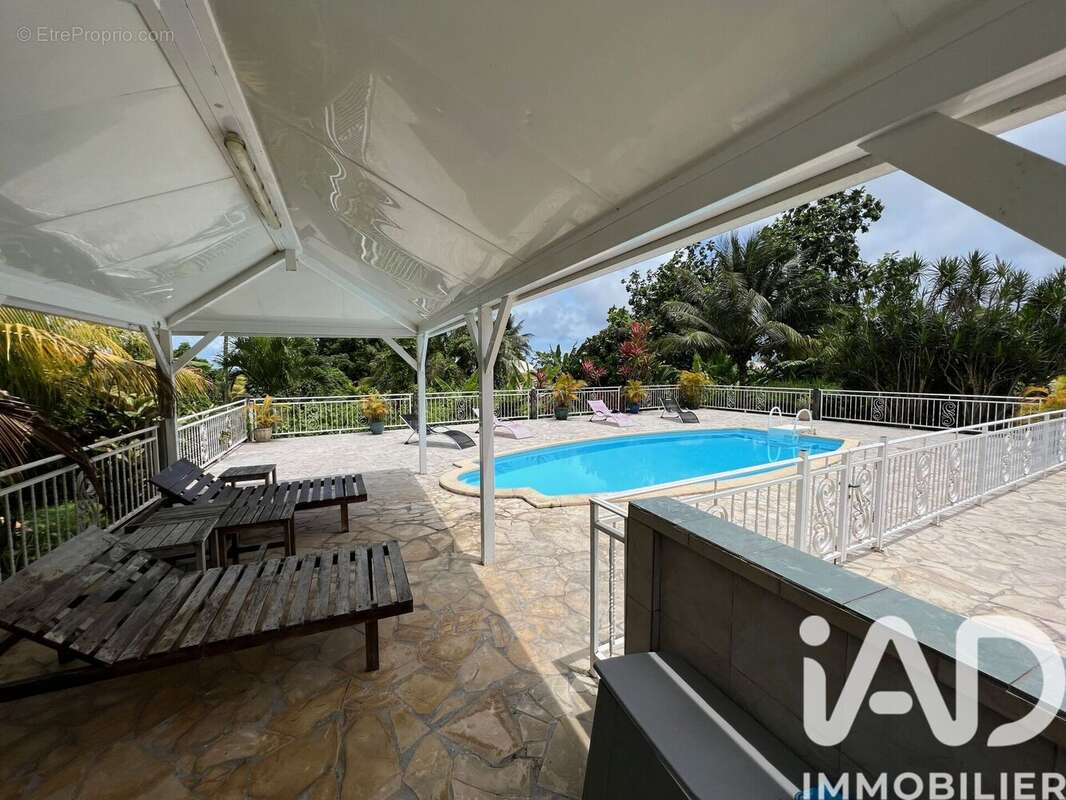 Maison 196 m² à Capesterre-Belle-Eau  - photo 2
