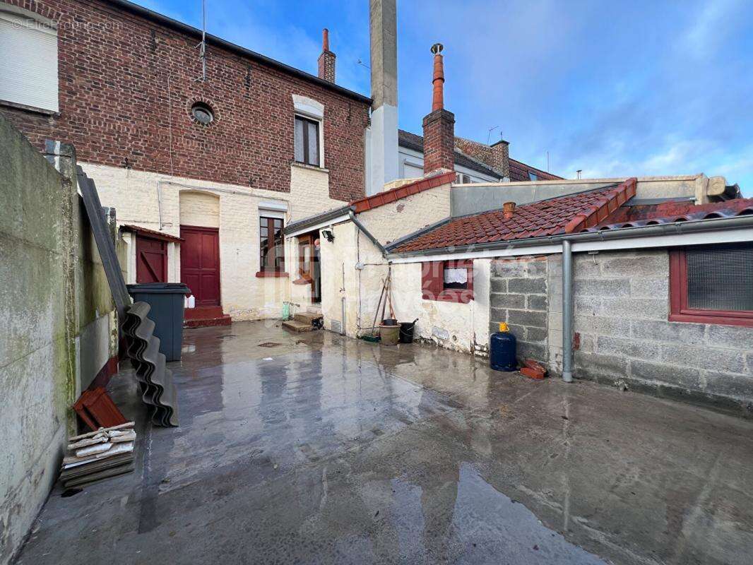 Maison de ville à Bruay-La-Buissière avec jardin, cour et potentiel d'aménagement - photo 7