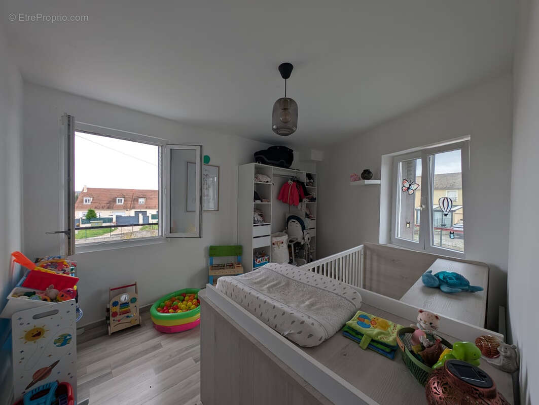 Maison à D'HUISON-LONGUEVILLE