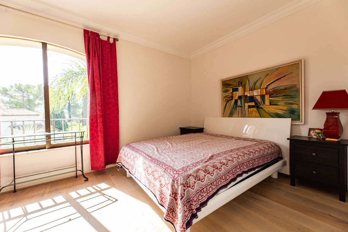 Maison à MANDELIEU-LA-NAPOULE