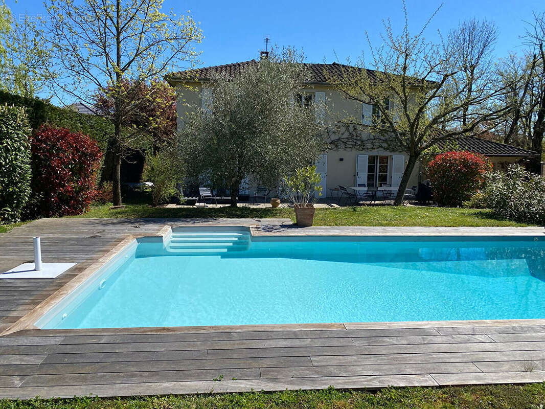 Maison à CHARBONNIERES-LES-BAINS