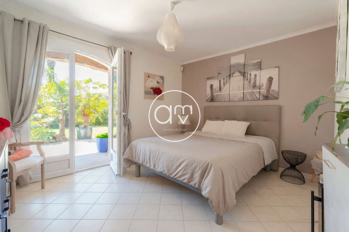 Carqueiranne - propriete de charme - piscine - parcelle 5200m2 - garage - photo 15