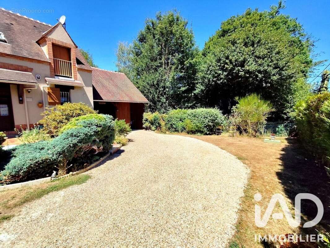 Maison 91 m² à Chateau-Renard  - photo 3