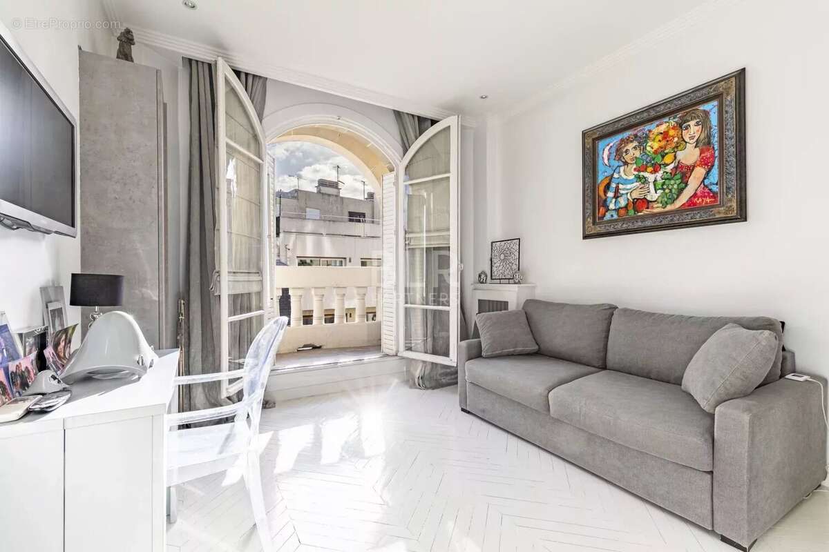 Appartement à PARIS-17E