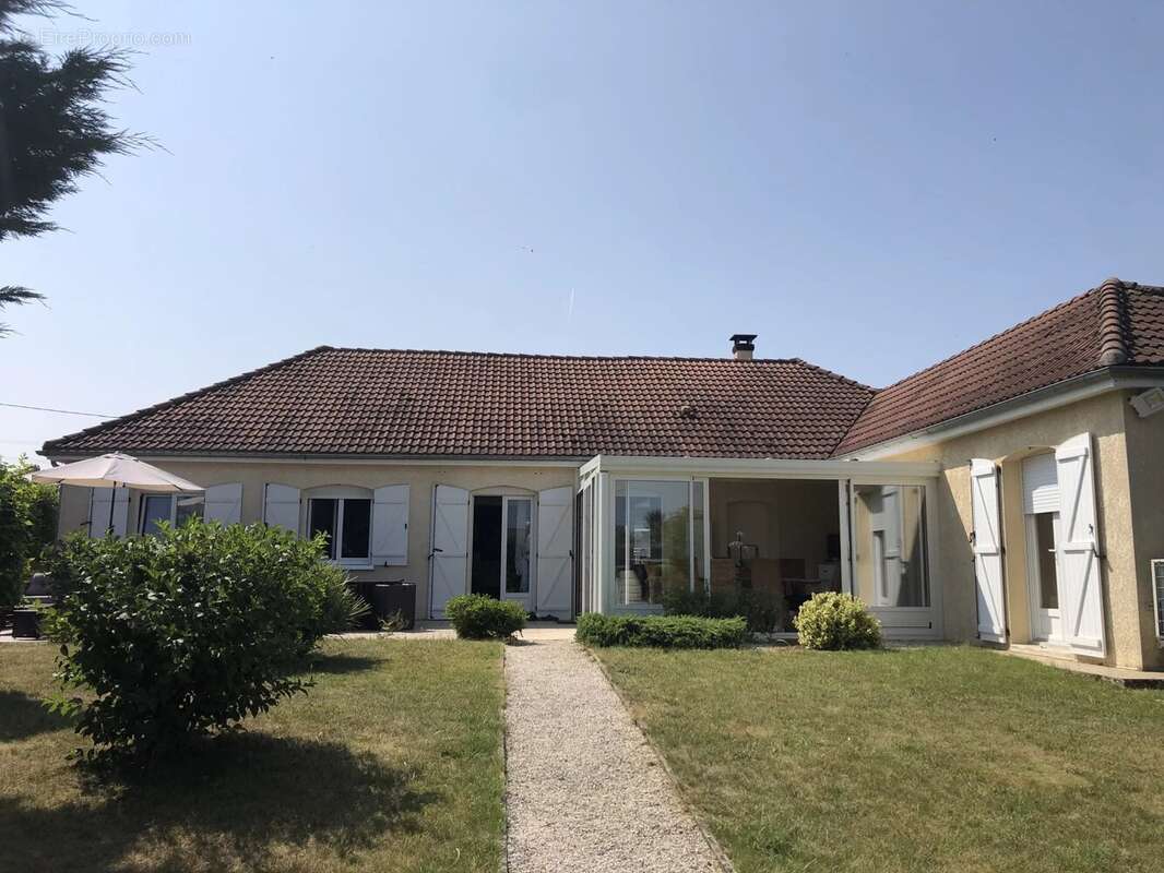 Maison à LA CHAPELLE-SUR-OREUSE