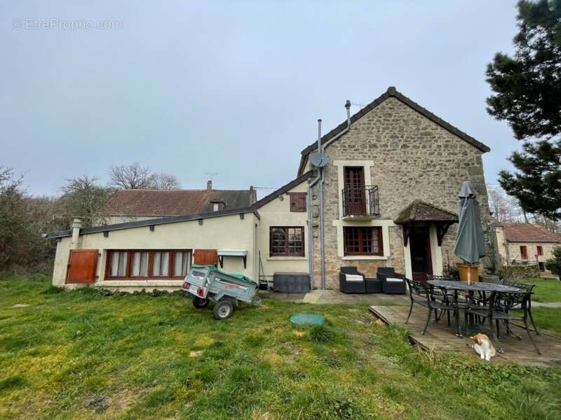 Maison à CLUGNAT