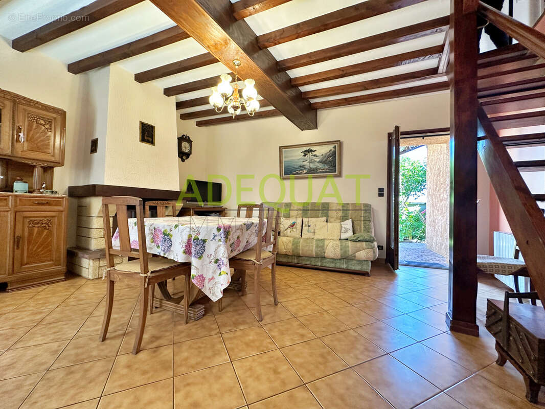 AVEIZE, Maison de village - photo 5