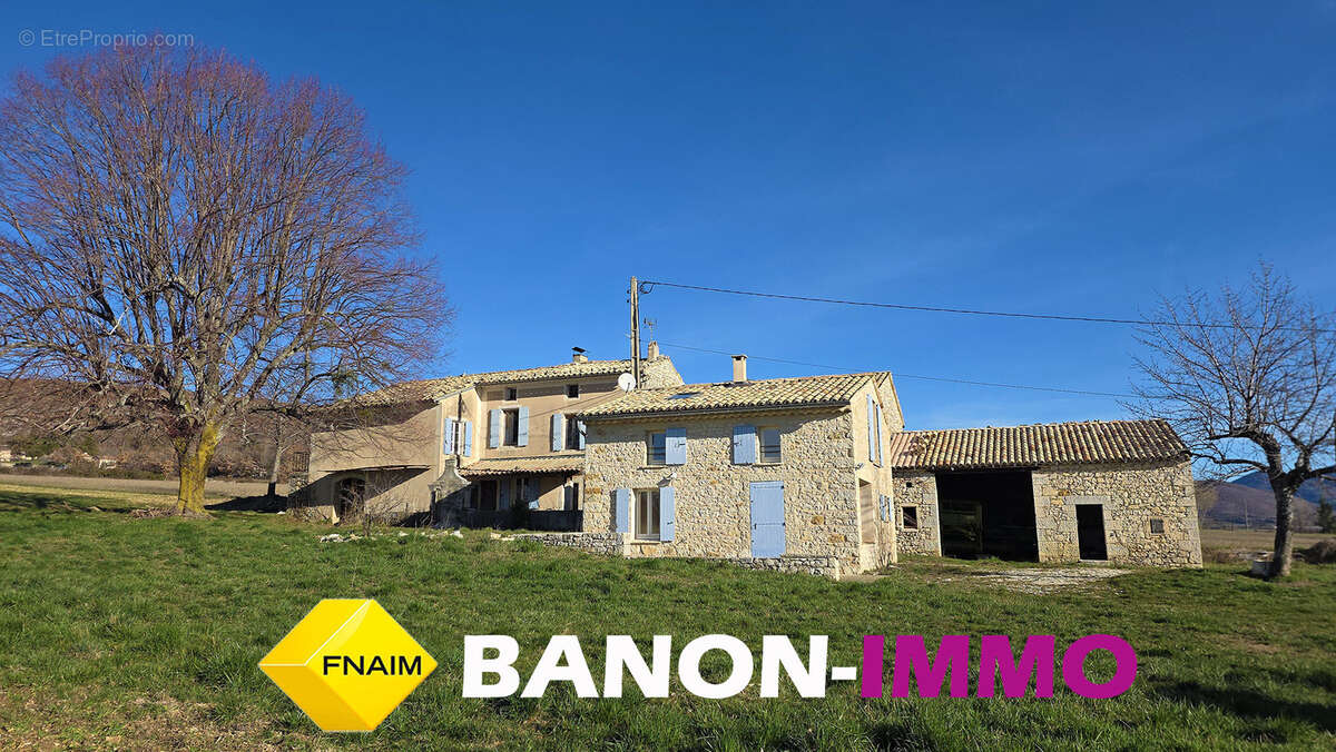 Corps de ferme authentique sur 1 hectare   À pied du village de Banon - photo 3