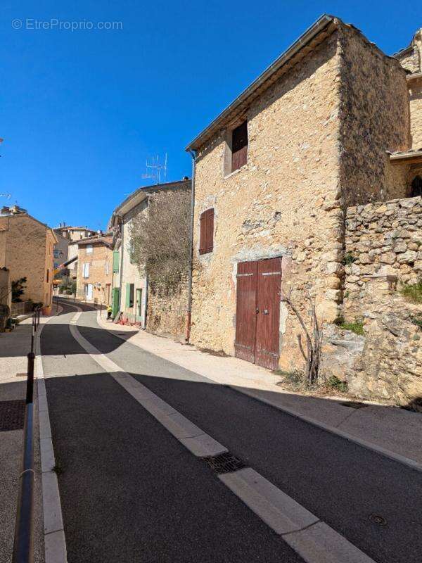 Maison de village à restaurer sur Saint Martin De Bromes 90 m2 - photo 2