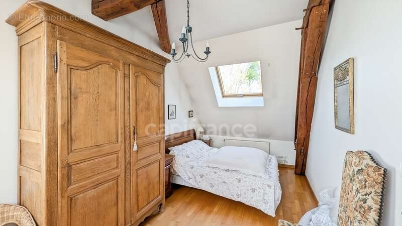 Dpt Saône et Loire (71), à vendre à 15 mn de St Marcel Villa de 163 m² et Maison ou Gite de 95 m² terrain de 4000 m² - photo 12