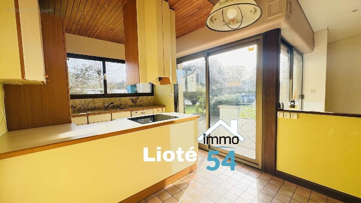 Maison à CREVECHAMPS