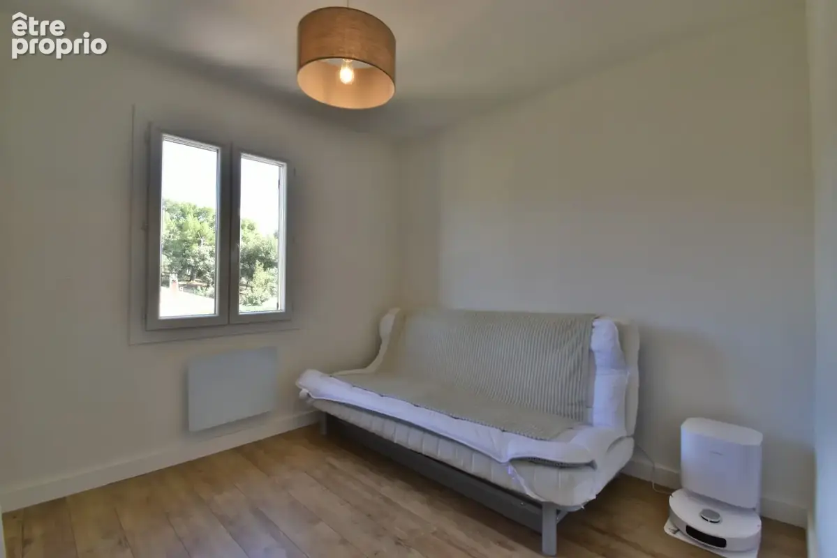 Maison rénovée de 100 m² avec double garage, jardin, terrasses - photo 13