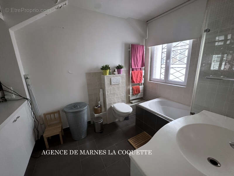 Appartement à MARNES-LA-COQUETTE