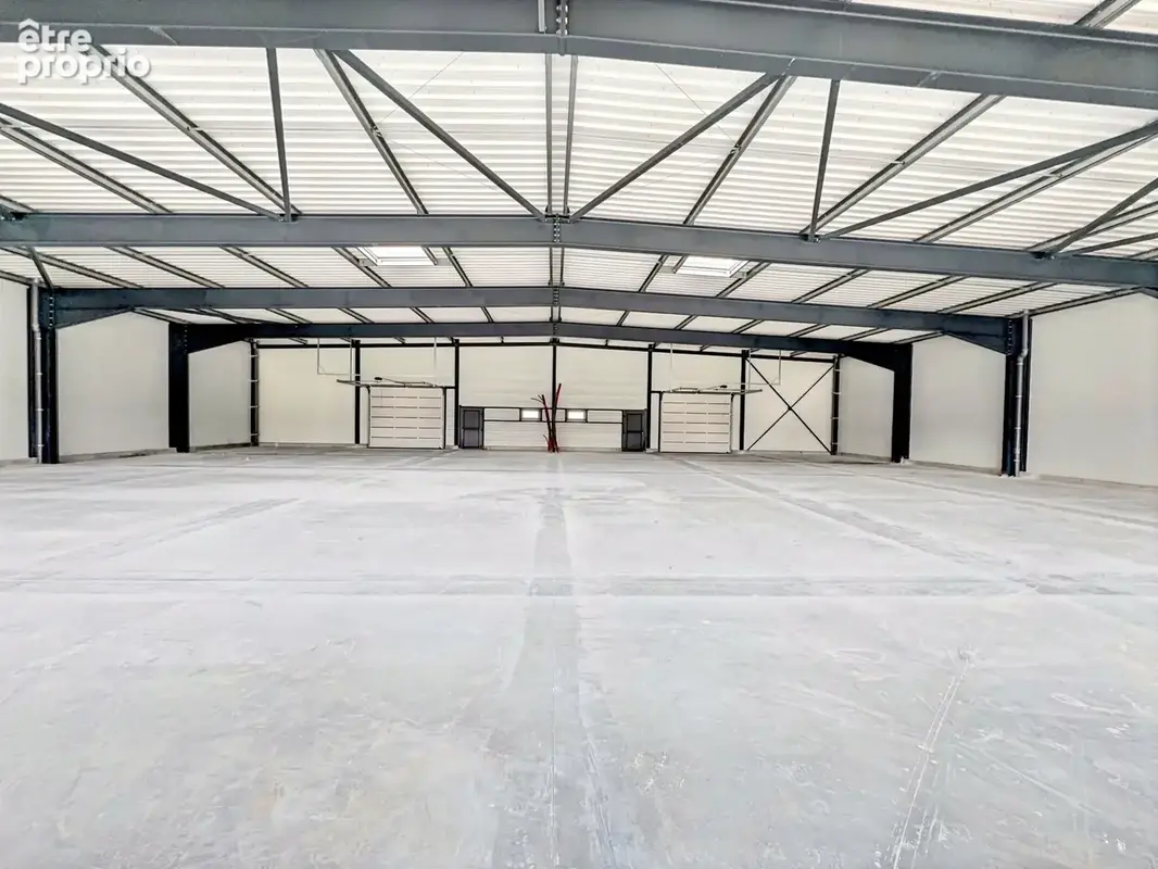 Local commercial neuf de 735 m2 - photo 2