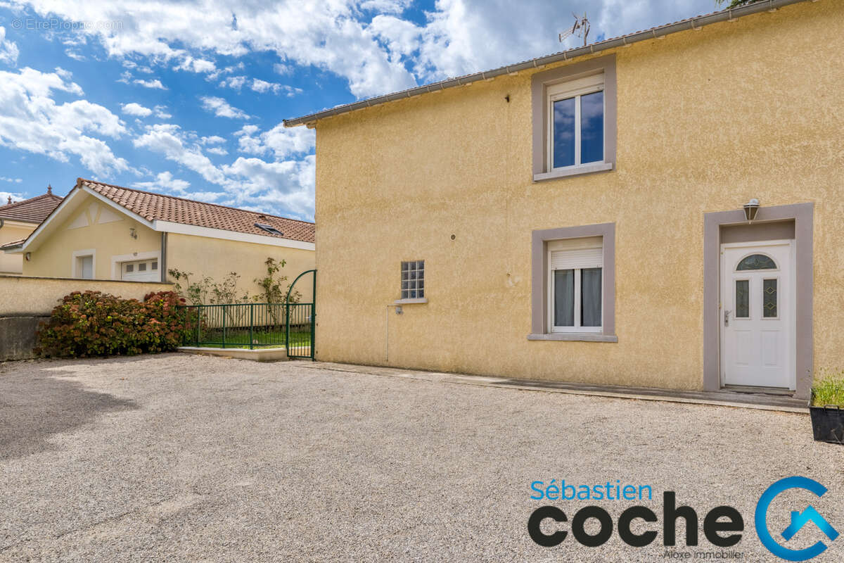 Maison à SAINT-BONNET-DE-MURE