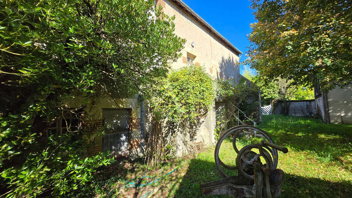 Maison à LES BORDES